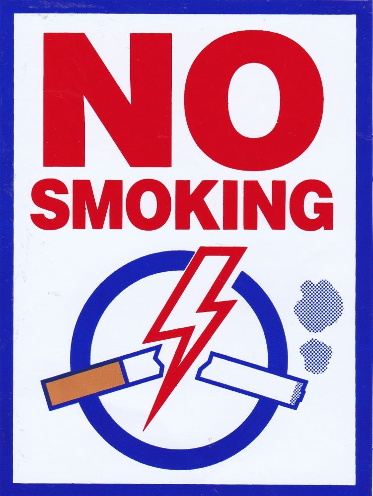Interdit de fumer des cigarettes autocollant moto scooter planche à roulettes voiture tuning auto-adhésif 325